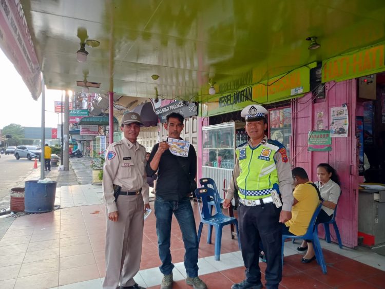 Cegah Kemacetan dan Laka Lantas, Sat Lantas Polres Pematangsiantar Ingatkan Sopir Bus Jangan Parkir Sembarangan