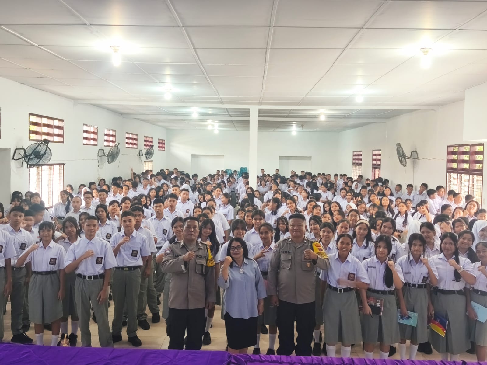 Police Go To School, Bhabinkamtibmas Polsek Siantar Marihat Tanamkan Wawasan Kebangsaan dan Bentengi Siswa Baru dari Kenakalan Remaja