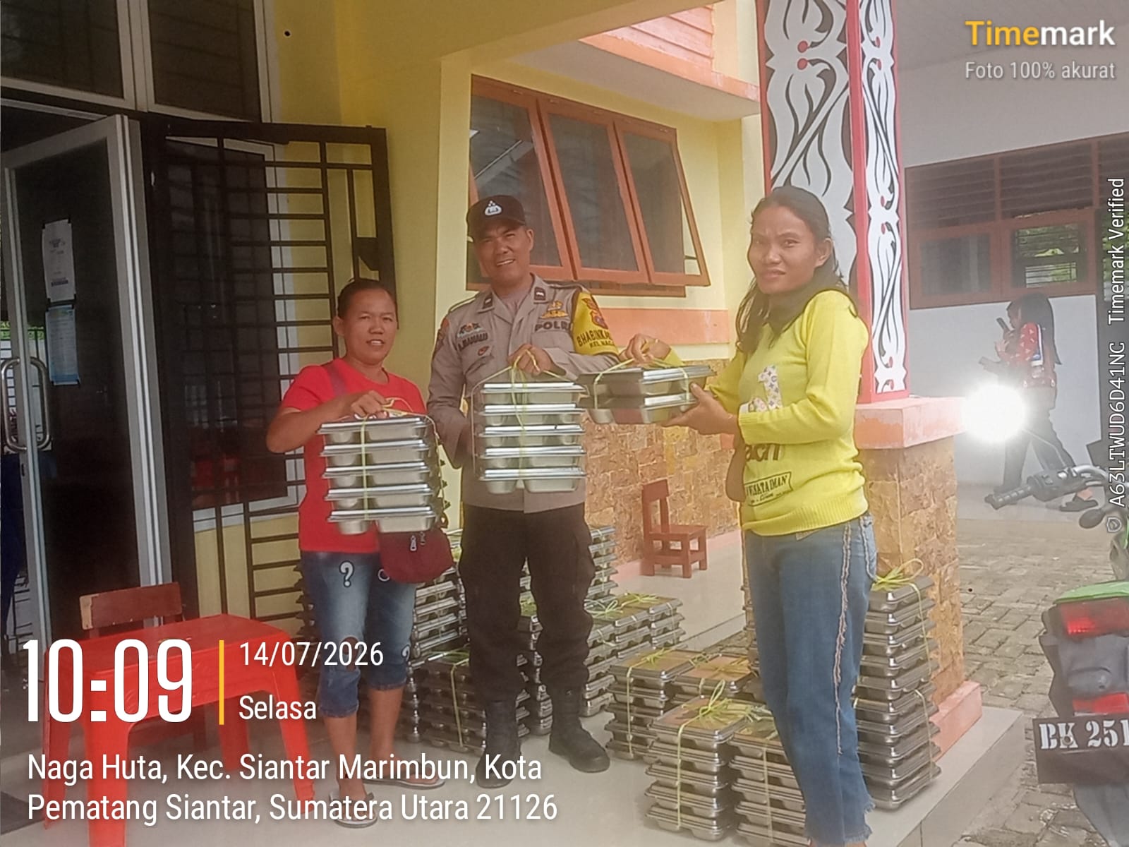 Kawal Penyaluran MBG, Bhabinkamtibmas Polsek Siantar Marihat Pastikan Bantuan Tepat Sasaran untuk Ibu Hamil, Ibu Menyusui, dan Balita