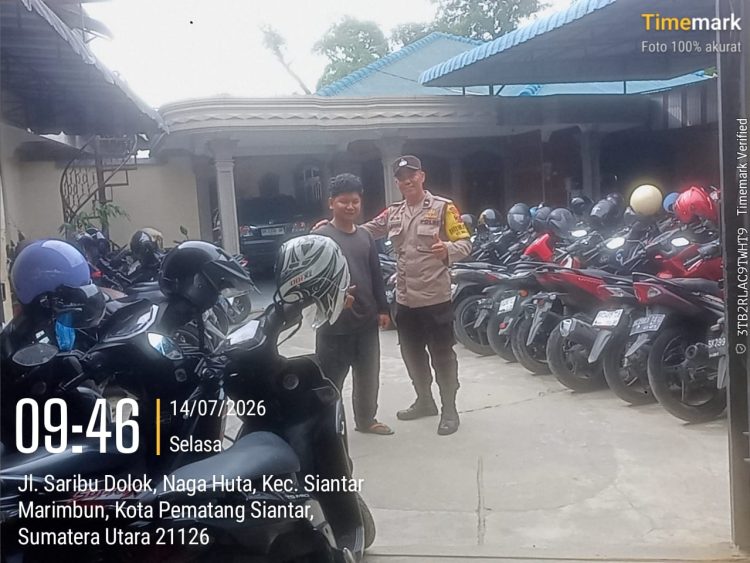 Antisipasi Curanmor, Bhabinkamtibmas Polsek Siantar Marihat Sambangi Pengelola Parkir, Perkuat Sinergi Jaga Kamtibmas