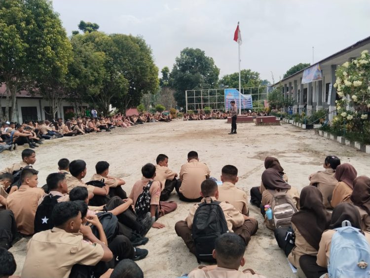 MPLS SMA Negeri 6, Kanit Binmas Polsek Siantar Martoba Bekali Siswa Baru Edukasi Bahaya Narkoba dan Kamtibmas