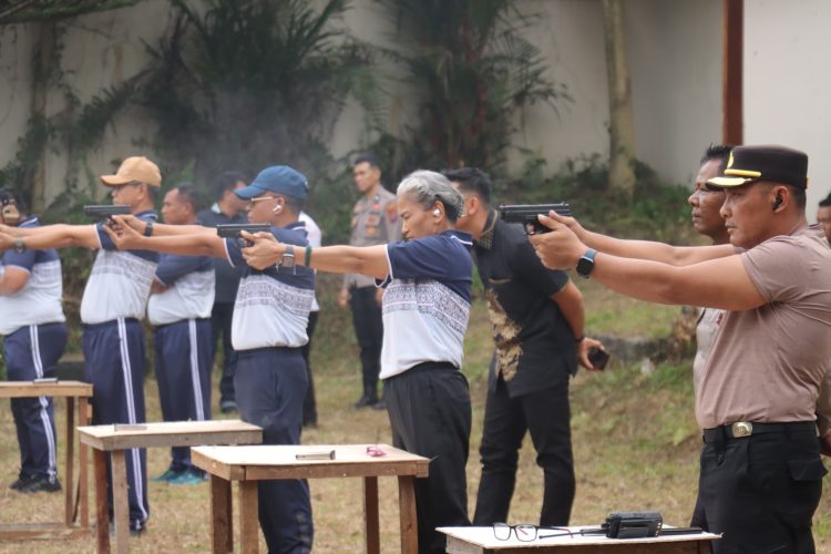 Kapolres Pematangsiantar Pimpin Latihan Menembak, Asah Profesionalisme dan Kesiapsiagaan Personel