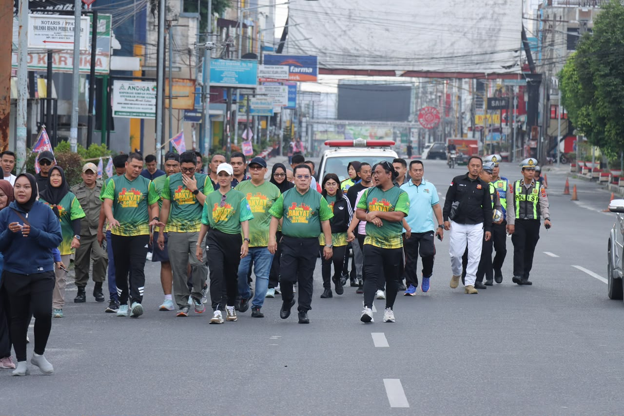 Ribuan Warga Siantar Tumpah Ruah! Dandim Letkol Inf Agus Mochtadi Pimpin Jalan Santai Sehat Meriahkan Event Festival Rakyat Di Kota Pematangsiantar