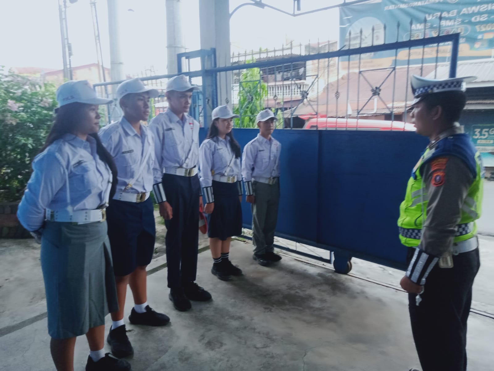 Cetak Pelopor Keselamatan, Satlantas Polres Pematangsiantar Bina PKS Junior Methodis Turun Langsung Atur Lalu Lintas