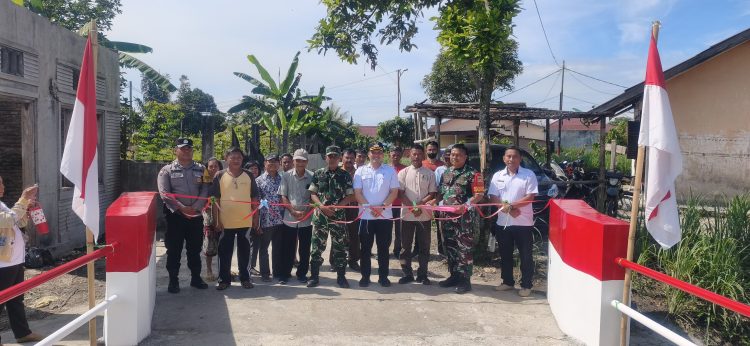 Peresmian Jembatan Garuda Merah Putih di Gang Gabe Perkuat Sinergi TNI-Polri dan Masyarakat