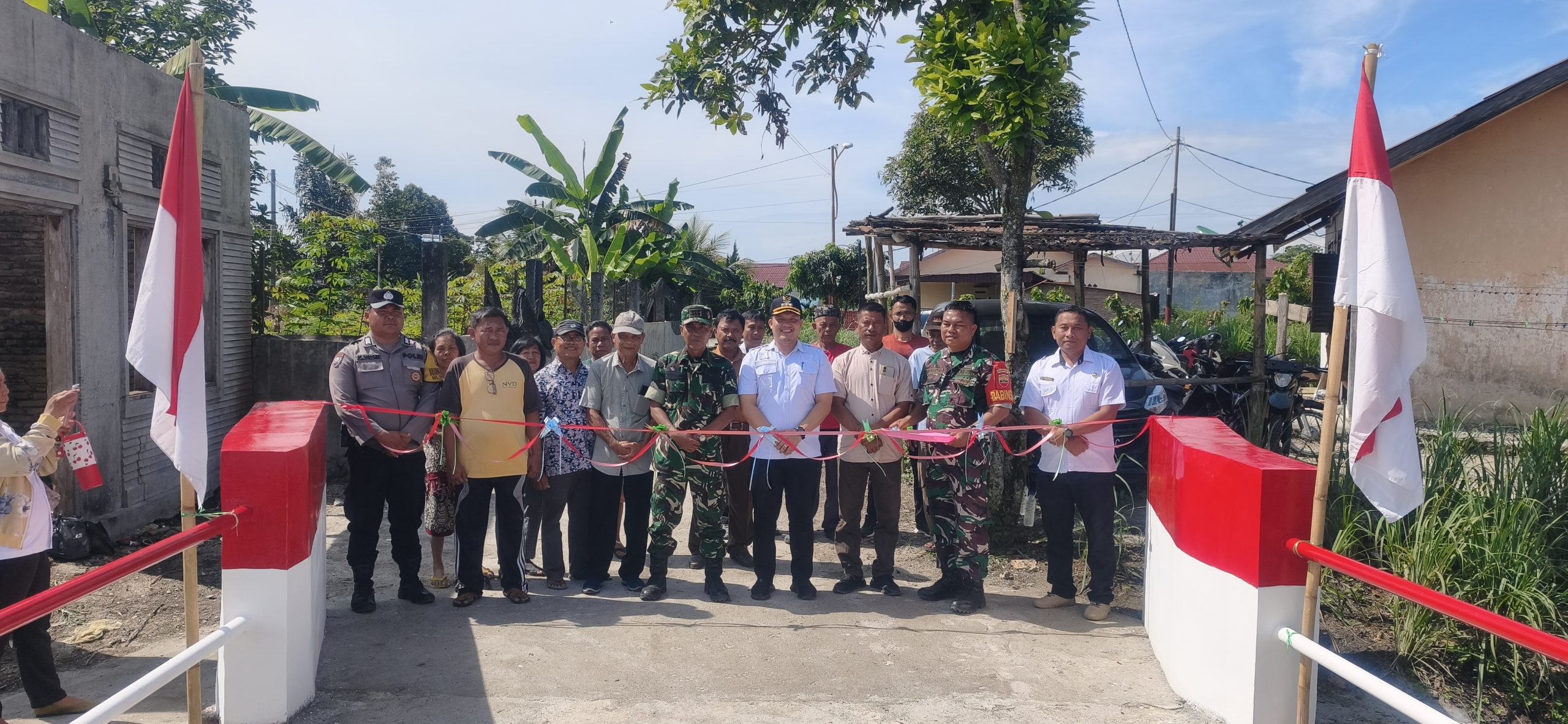 Peresmian Jembatan Garuda Merah Putih di Gang Gabe Perkuat Sinergi TNI-Polri dan Masyarakat