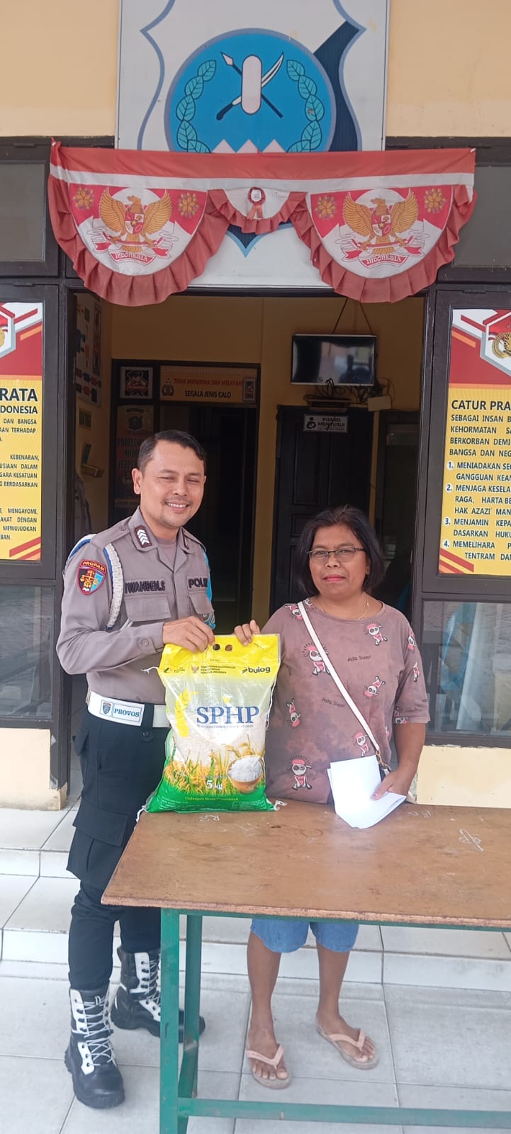 Polsek Siantar Timur Gelar Gerakan Pangan Murah, 100 Sak Beras SPHP Ludes Diserbu Warga