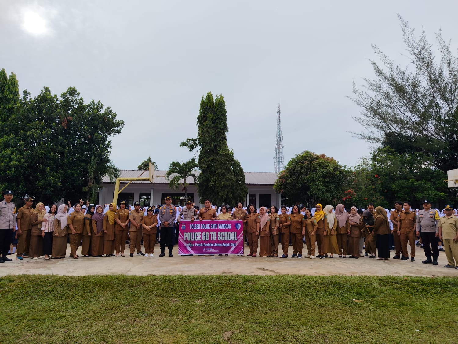 “Character is More” Menggema di SMPN 1 Dolok Batu Nanggar, Kapolsek Dobana Tanamkan Karakter dan Tolak Narkoba Sejak Dini