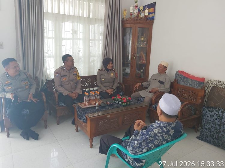 Perkuat Sinergi dengan Ulama, Kapolsek Siantar Utara Sambangi Ketua MUI, Ajak Bersama Jaga Kamtibmas Tetap Kondusif