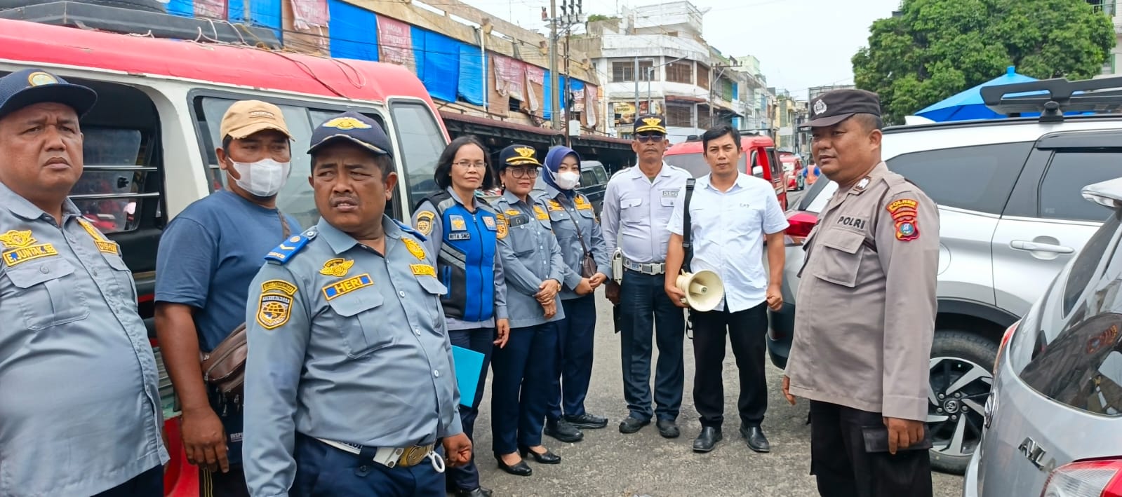 Tertibkan Parkir Liar dan Bongkar Muat di Pasar Horas, Polsek Siantar Barat Bergerak Cegah Kemacetan