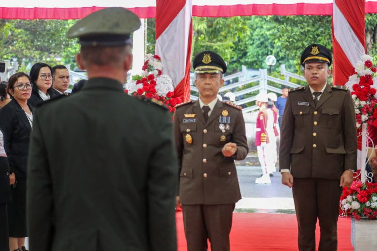Kajari Erwin Purba Pimpin Penurunan Bendera, Paskibraka Pematangsiantar Tuntaskan Tugas HUT ke-81 RI
