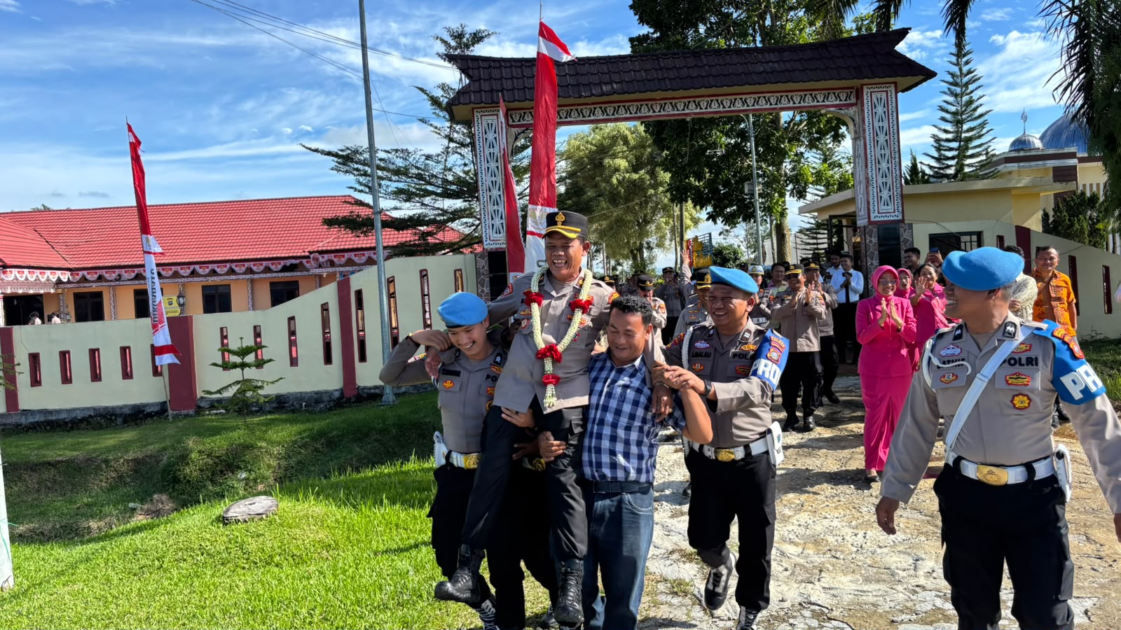 Isak Haru Iringi Purnabakti Kompol Martua Manik, Kapolres Simalungun Lepas dengan Tradisi Penuh Kehormatan