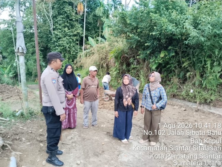 Bhabinkamtibmas Bah Sorma Perkuat Kamtibmas, Ajak Warga Kibarkan Merah Putih dan Tingkatkan Kepedulian Lingkungan