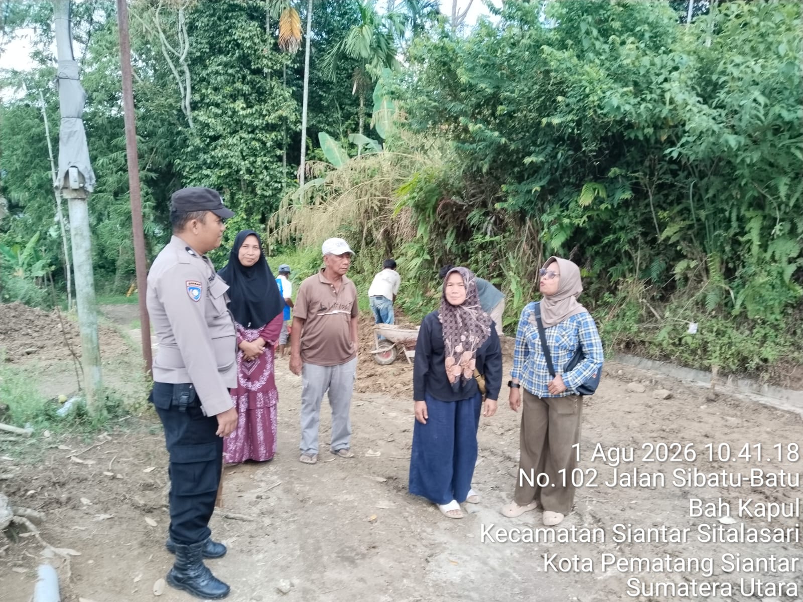 Bhabinkamtibmas Bah Sorma Perkuat Kamtibmas, Ajak Warga Kibarkan Merah Putih dan Tingkatkan Kepedulian Lingkungan