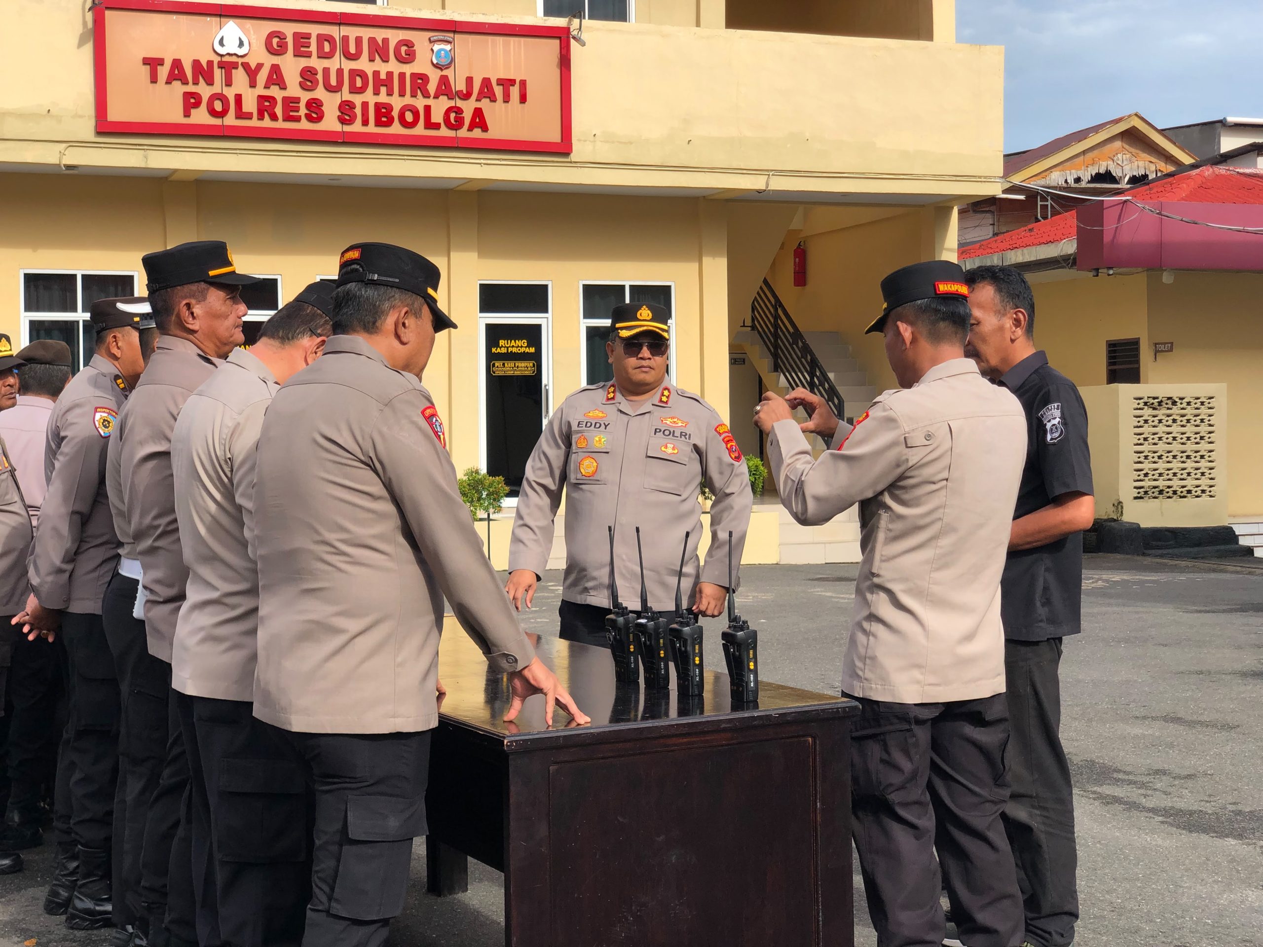 Kapolres Sibolga Sidak HT Personel, Pastikan Sarana Komunikasi Siap Dukung Tugas Kepolisian