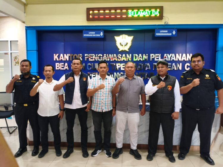 Perangi Rokok Ilegal, Polres Pematangsiantar Serahkan 4.800 Bungkus Tanpa Pita Cukai Beserta Dua Terduga Pelaku