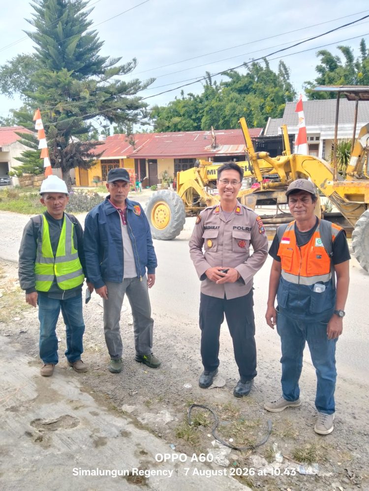 Dari Proyek Jalan hingga Masjid, Kapolsek Dolok Silau Pastikan Warga Aman dan Ibadah Jumat Berlangsung Khusyuk