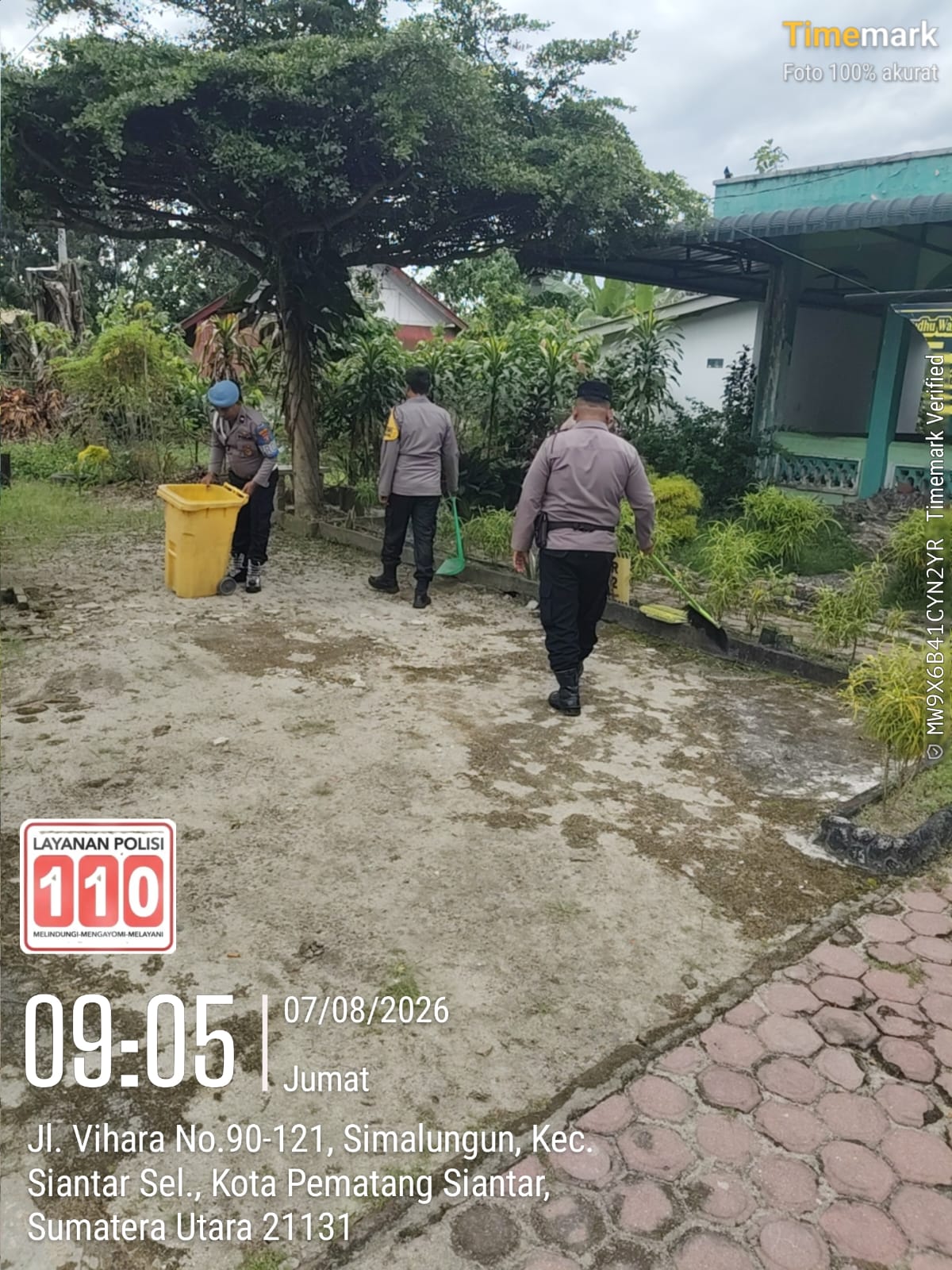 Bukan Sekadar Menjaga Kamtibmas, Polsek Siantar Selatan Bersihkan Rumah Ibadah Jelang HUT RI