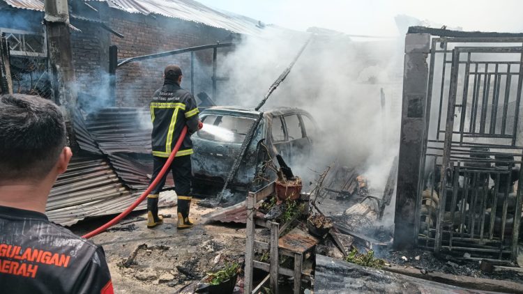 Tuang Pertalite ke Botol, Api Tiba-Tiba Menyambar: Dua Rumah di Siantar Martoba Terbakar