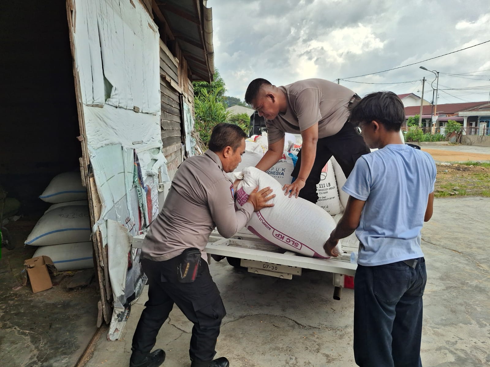 Tak Sekadar Imbau, Polsek Siantar Selatan Dampingi Petani Jual 1 Ton Jagung ke Bulog
