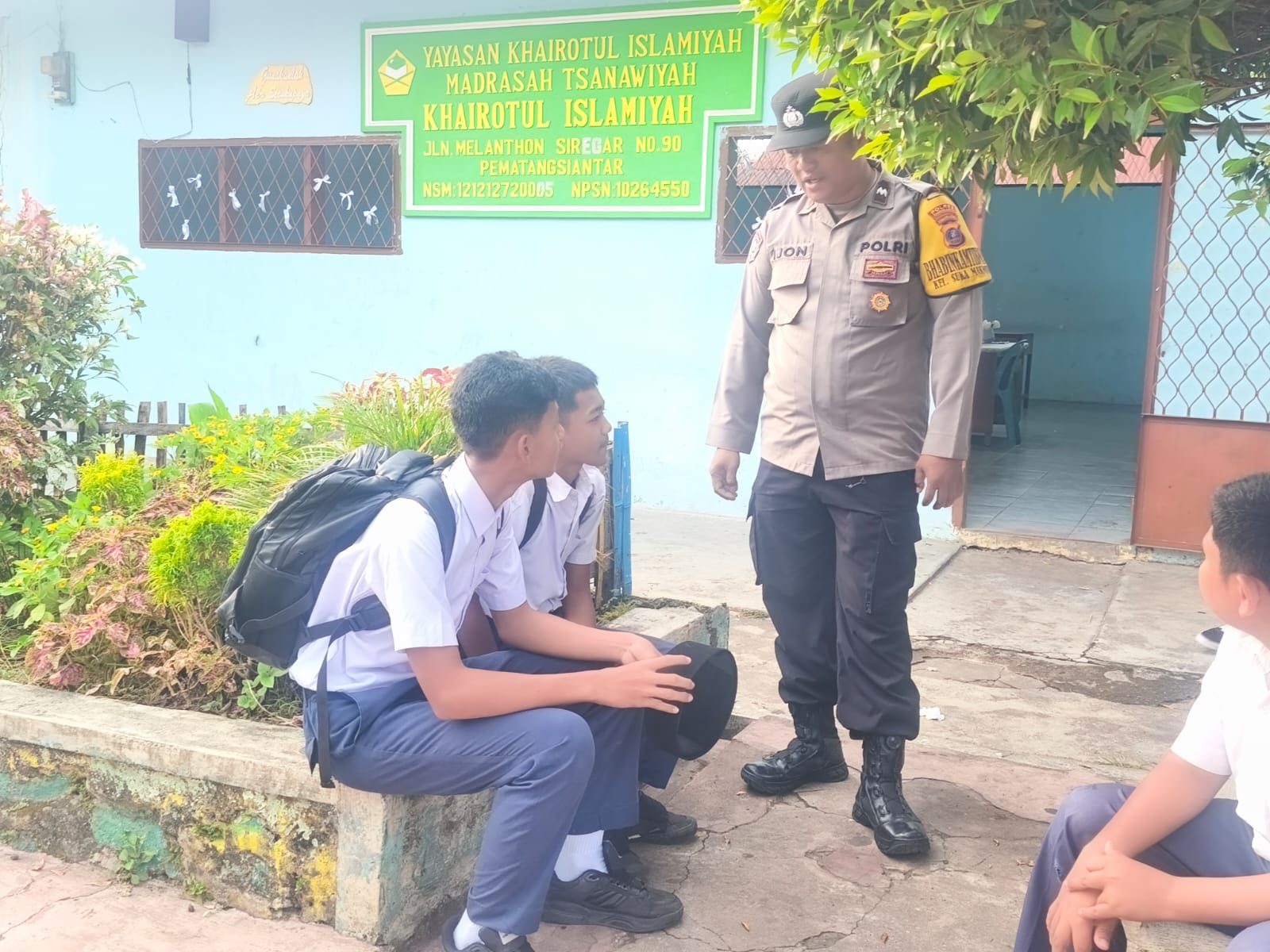 Cegah Tawuran Pelajar, Bhabinkamtibmas Sambangi MTS Khoirottul Islamiyah dan Ingatkan Siswa Jauhi Kenakalan Remaja