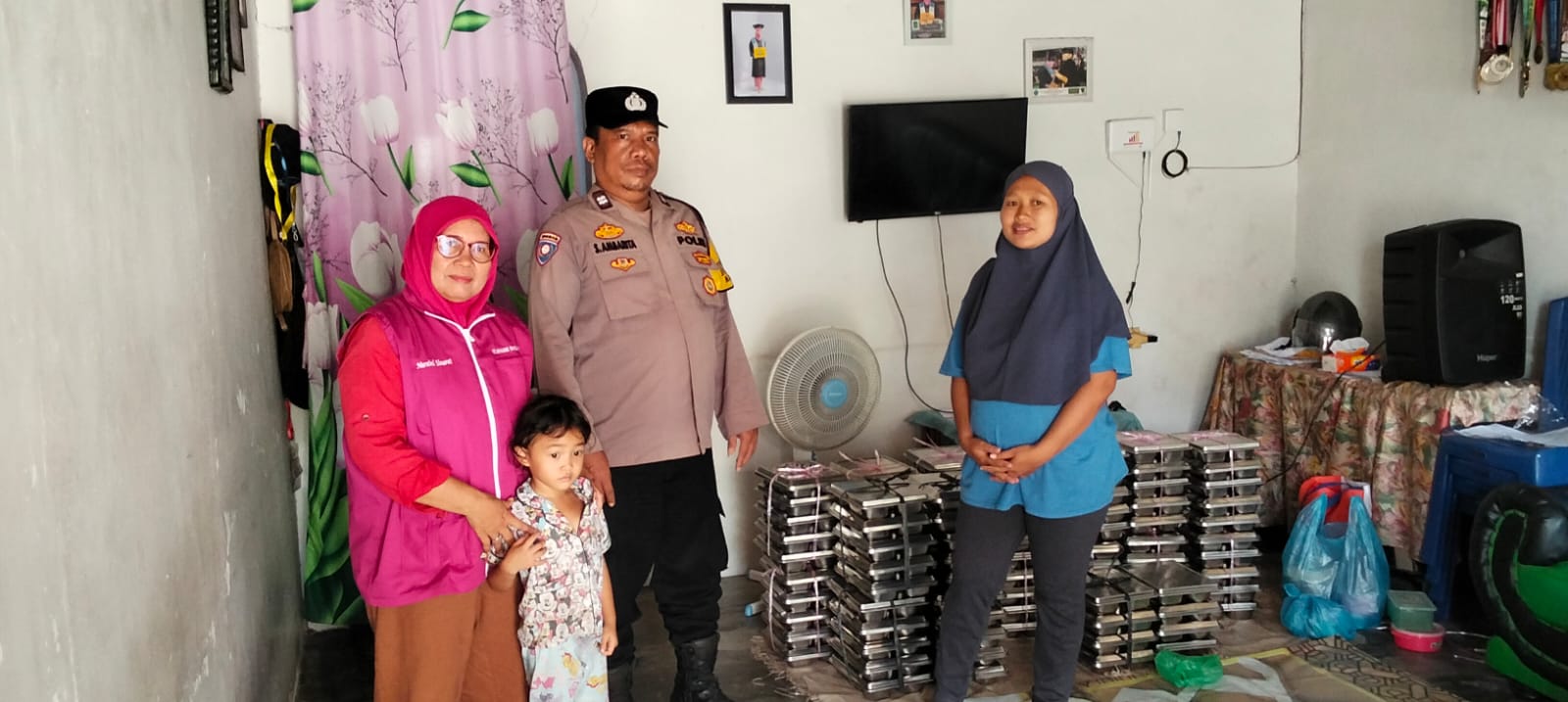 197 Paket MBG Disalurkan di Nagapitu, Polsek Siantar Martoba Turun Langsung Kawal Penerima 3B