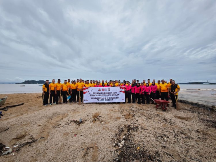 Pantai Pelabuhan Lama Jadi Sasaran Aksi Bersih Polres Sibolga Jelang HUT RI ke-81