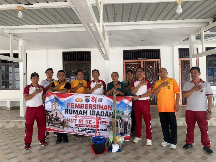 Sambut HUT RI ke-81, Satreskrim Pematangsiantar Bersihkan Gereja dan Masjid, Bawa Semangat Toleransi
