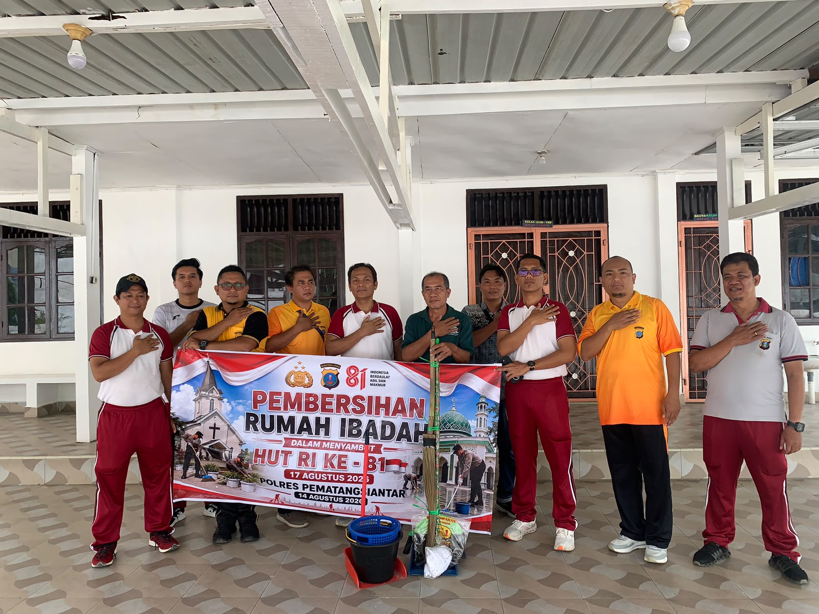 Sambut HUT RI ke-81, Satreskrim Pematangsiantar Bersihkan Gereja dan Masjid, Bawa Semangat Toleransi