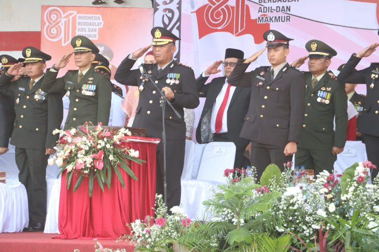 Sang Merah Putih Diturunkan di Serbelawan, Kapolres Simalungun Tutup HUT RI ke-81 dengan Penuh Haru