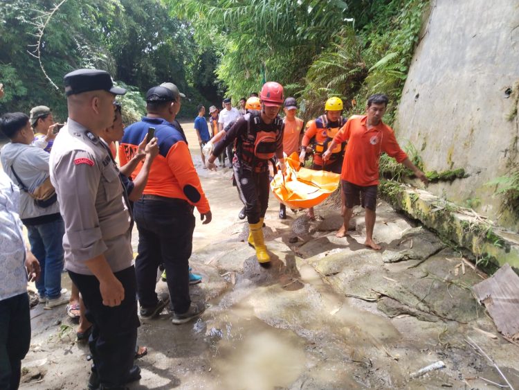 Tiga Hari Pencarian Berakhir Duka, Jasad Bocah 8 Tahun Ditemukan di Jembatan Sigagak