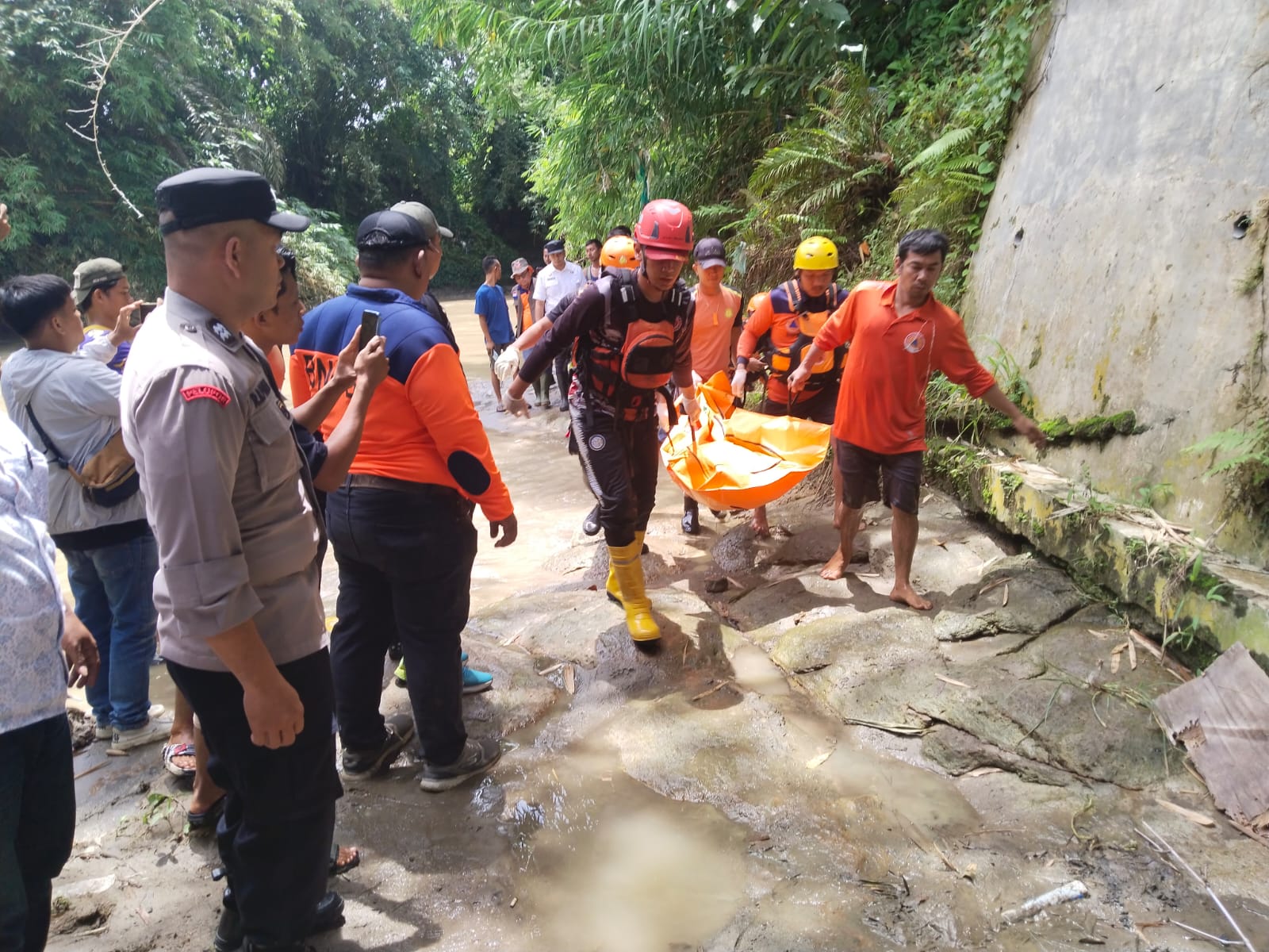 Tiga Hari Pencarian Berakhir Duka, Jasad Bocah 8 Tahun Ditemukan di Jembatan Sigagak