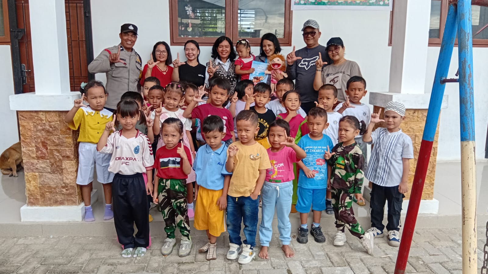 Tanamkan Disiplin Sejak Dini, Bhabinkamtibmas Naga Huta Sambangi Guru PAUD