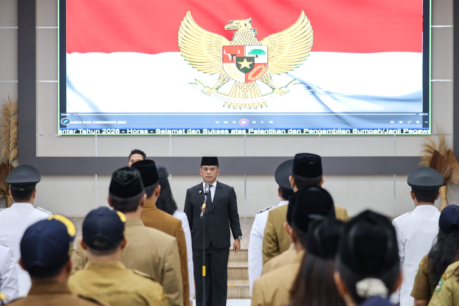 Wali Kota Wesly Lantik 116 PNS Jadi Pejabat Administrasi dan Fungsional, Tekankan Integritas dalam Pengabdian
