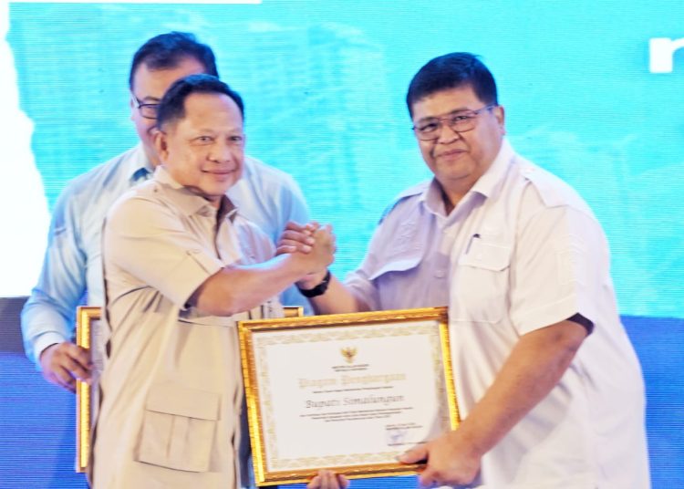 Bupati Simalungun Terima Penghargaan Kemendagri di Musrenbang RKPD Sumut 2027, Apresiasi untuk Kepedulian Antardaerah