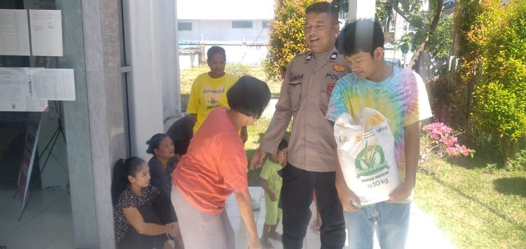 Bhabinkamtibmas Polsek Siantar Selatan Sambangi Kantor Kelurahan, Pantau Kamtibmas dan Penyaluran Sembako