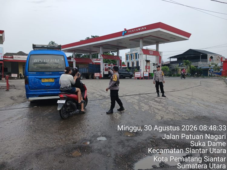 Stok BBM Aman, Polsek Siantar Utara Hadir Kawal Distribusi dan Antisipasi Antrean di SPBU