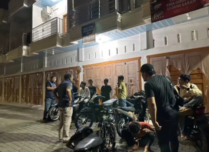 Di Tengah Gerimis, Resmob Polres Simalungun Tetap Menyisir Jalan, Jaga Malam dari Balap Liar dan Geng Motor