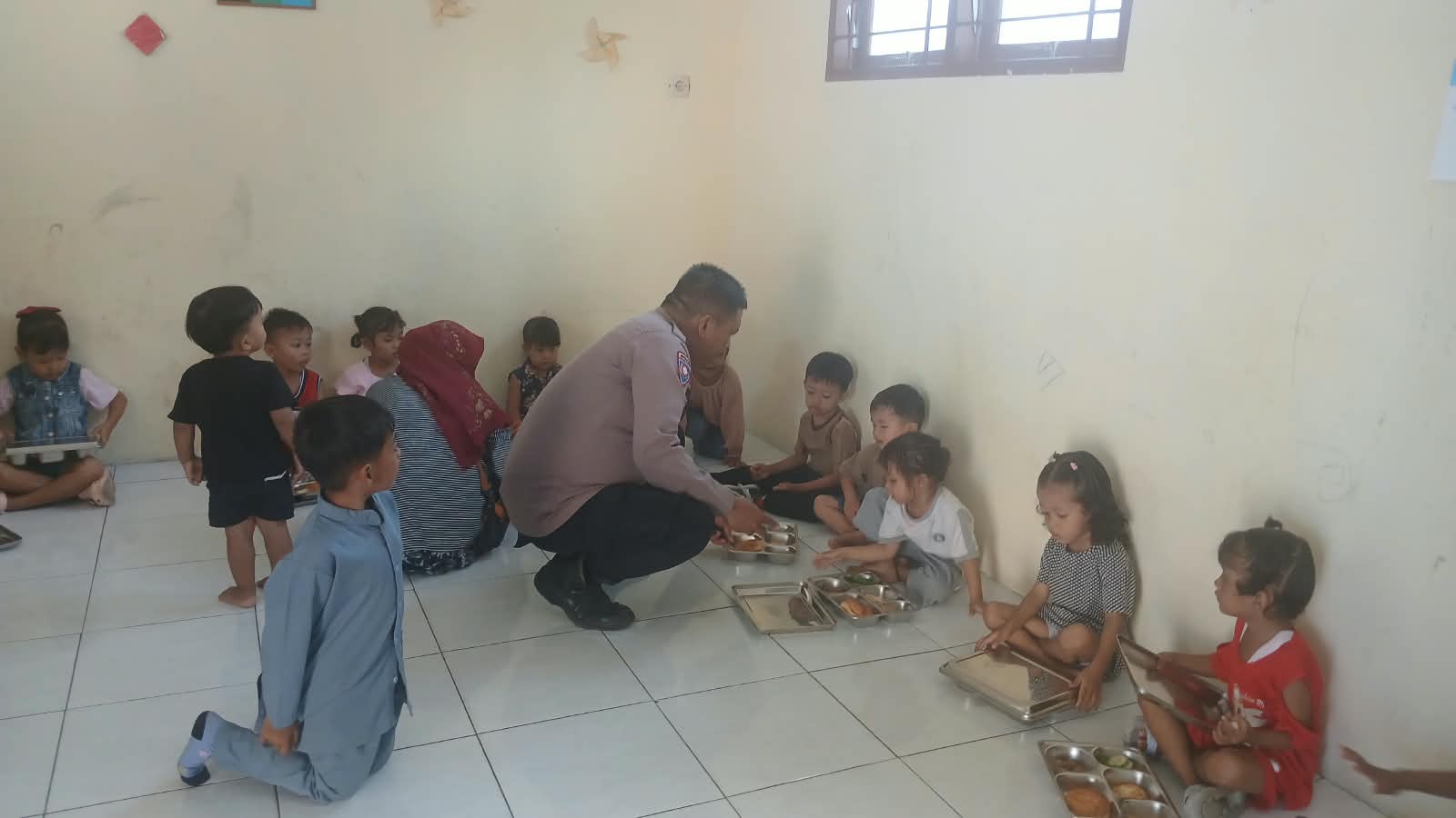 Pastikan MBG Tepat Sasaran, Polsek Siantar Martoba Hadir Kawal Distribusi di PAUD SAB