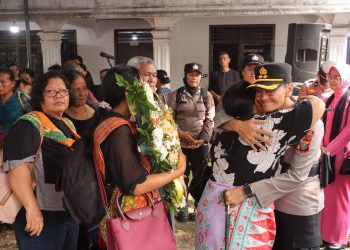 Tembakan Salvo Iringi Kepergian AIPTU Tulus Karlos Simanjuntak, Kapolres Pematangsiantar Pimpin Penghormatan Terakhir