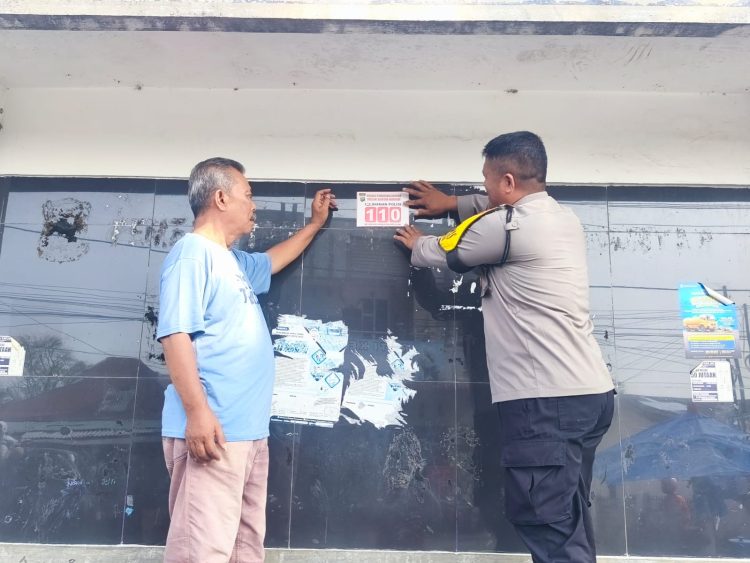 Tak Tunggu Kejahatan Terjadi, Polsek Siantar Marihat Tempel Nomor 110 di Titik Warga