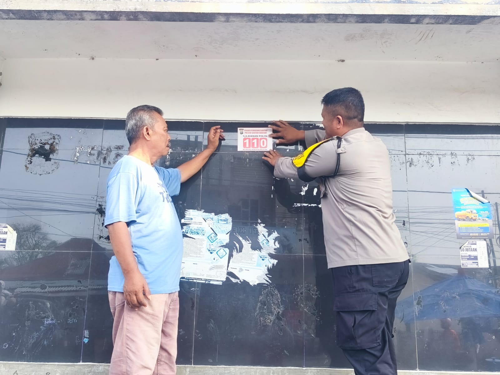 Tak Tunggu Kejahatan Terjadi, Polsek Siantar Marihat Tempel Nomor 110 di Titik Warga
