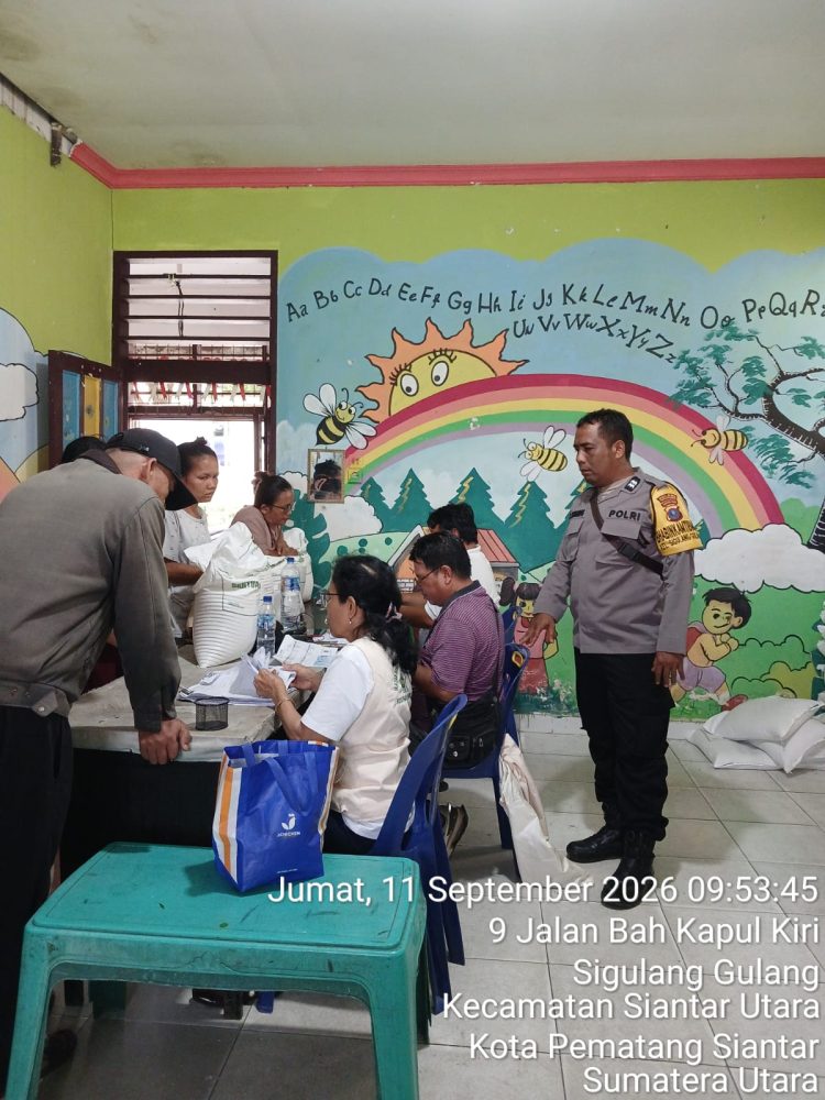 Pembagian Banpang Beras Dikawal Polisi, Warga Sigulang-gulang Diingatkan Jaga Kamtibmas