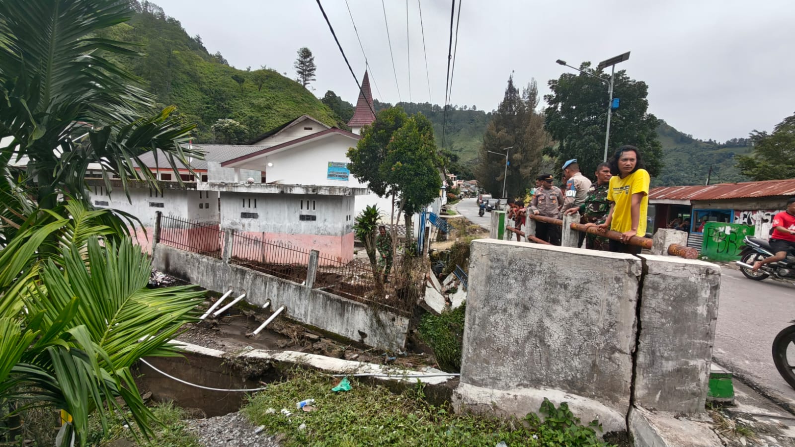 Haranggaol Diterjang Banjir, Polres Simalungun Gerak Cepat Selamatkan Warga dari Ancaman Susulan