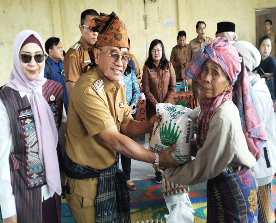 Pemkab Simalungun Hadir di Pelosok, Bupati Anton Paparkan Proyek Jalan dan Bantuan 33.300 Bibit Kopi
