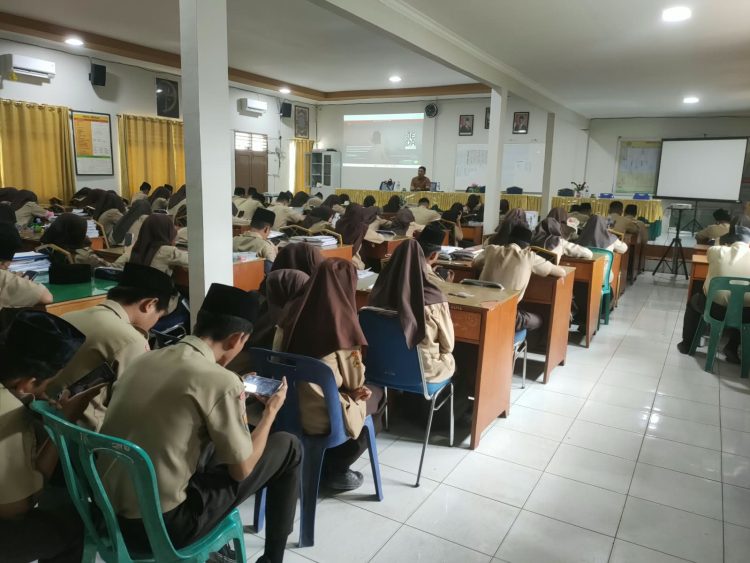 Polres Pematangsiantar Kenalkan AI ke Pelajar, 97 Siswa MAN Ikuti Pelatihan hingga Tuntas