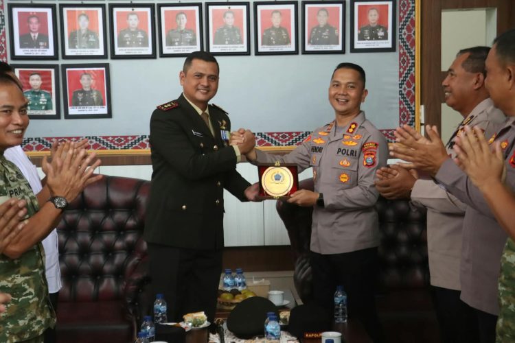 Kapolres Simalungun Beri Kejutan Dandim 0207, Tegaskan “Polisi Bersama Masyarakat” di HUT TNI ke-81