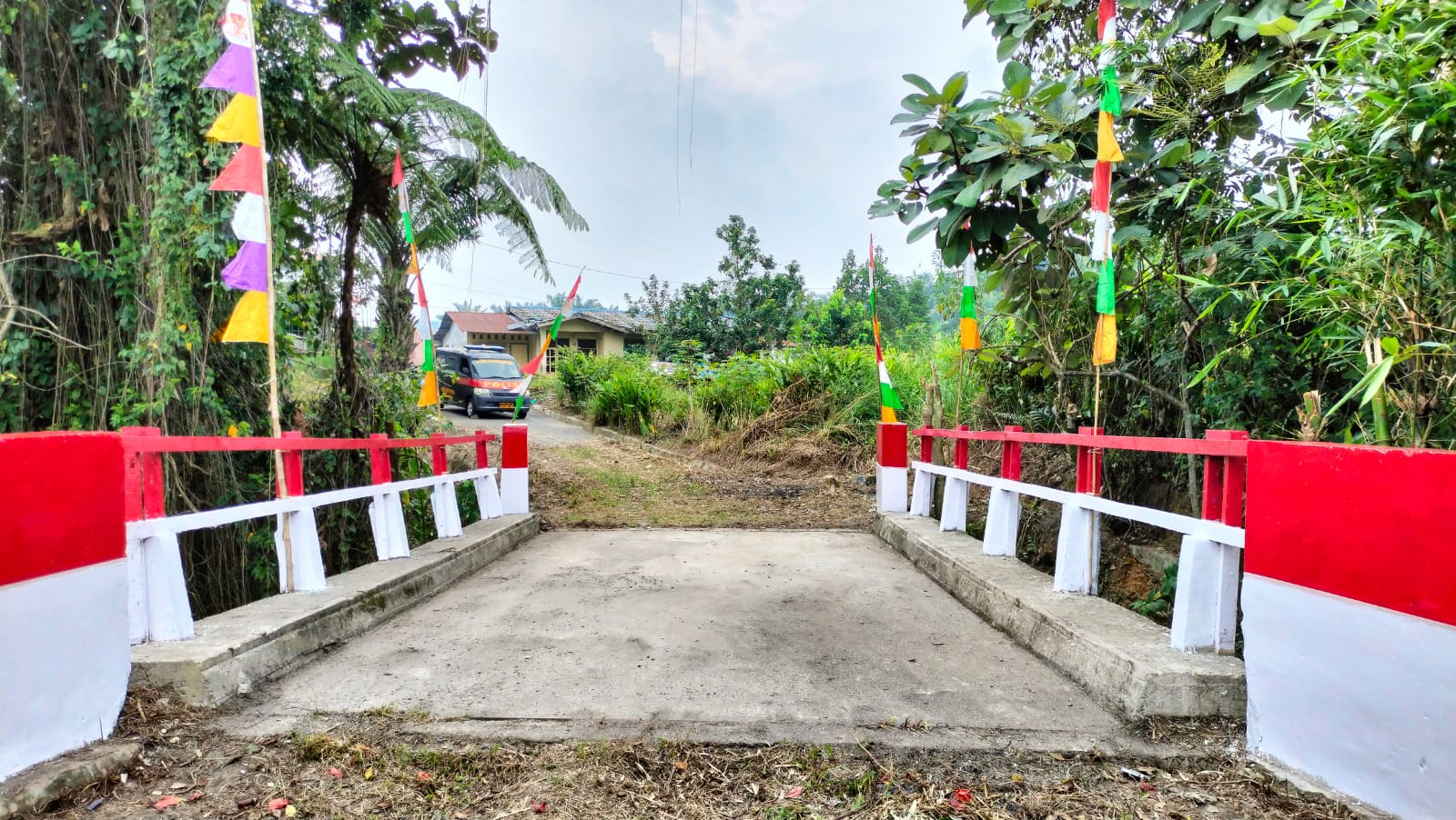 12 Hari Dikerjakan, Jembatan Merah Putih Penghubung Dua Kelurahan Akhirnya Rampung