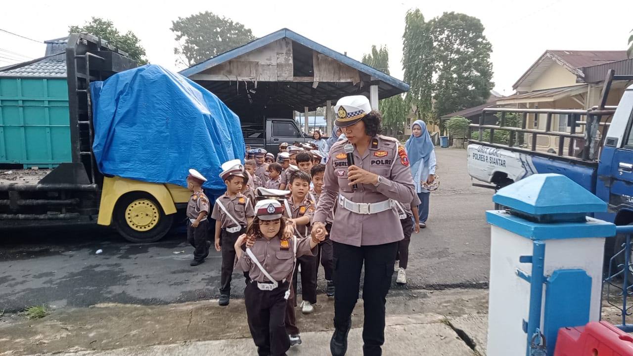 Polisi Sahabat Anak, Satlantas Pematangsiantar Ajarkan Disiplin Lalu Lintas ke 60 Bocah TK
