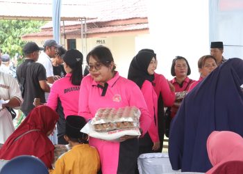 70 Warga Terima Sembako, Kapolres Simalungun Disodori Persoalan Narkoba dan Sulitnya Akses Kerja di PTPN IV